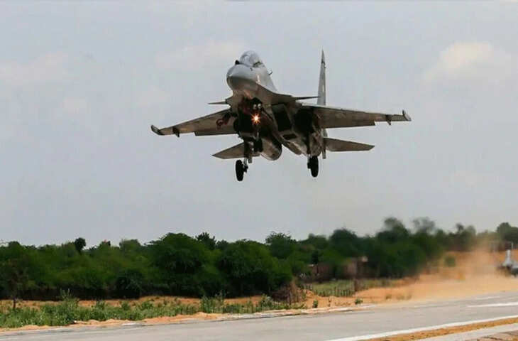 सुल्तानपुर में पूर्वांचल एक्सप्रेस-वे पर भव्य एयर शो, C295 और जगुआर विमान की शानदार लैंडिंग-टेकऑफ