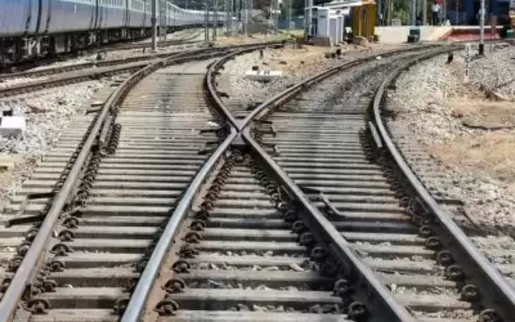Vardhaman passenger train के चार डिब्बे पटरी से उतरे, जान-माल का नुकसान नहीं