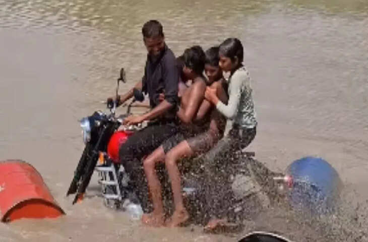 शख्स ने जुगाड़ बुलेट को बना दी नांव, अंत में हुआ कुछ ऐसा&hellip;उल्टा पड़ गया दांव, Viral Video