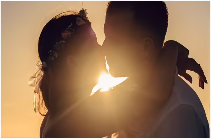 Kissing Health Risks: पार्टनर को Kiss करने से पहले जान लें ये जरूरी बातें, एक छोटी गलती दे सकती है बीमारियों को निमंत्रण&nbsp;