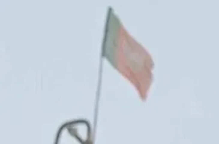 खगड़िया में कांग्रेस कार्यालय पर भाजपा का झंडा फहराने से सियासी तूफान, जांच की मांग