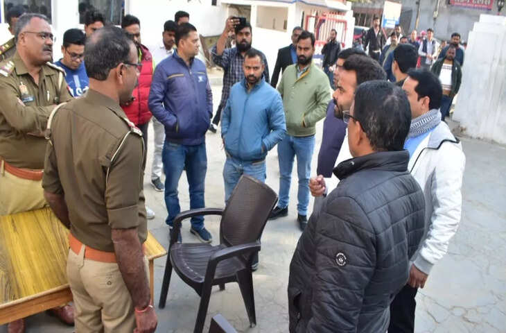 &ldquo;पैसे नहीं हैं तो बेटी भेज दो&hellip;&rdquo; लेखपाल के कथित बयान से मचा हड़कंप!