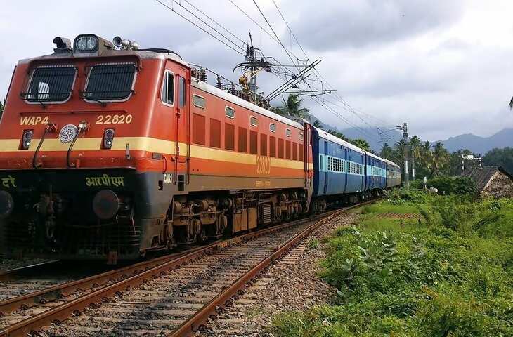 यात्रियों के लिए जरूरी अलर्ट! रेलवे ने इस रूट की कई ट्रेनों को किया कैंसिल, सफर से पहले देखें पूरी लिस्ट​​​​​​​