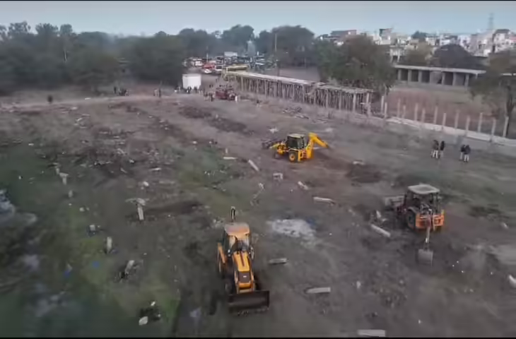 मंदसौर के पिपलिया मंडी में चला अतिक्रमण हटाओ अभियान, सड़क किनारे निर्माण पर बुलडोजर कार्रवाई