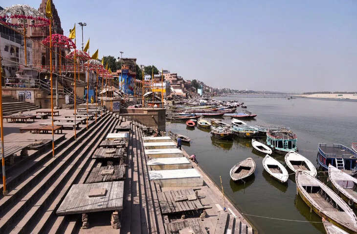 काशी विश्वनाथ मंदिर और गंगा घाटों पर श्रद्धालुओं की सुरक्षा के लिए बड़ा कदम, डिजिटल लॉकर सुविधा शुरू