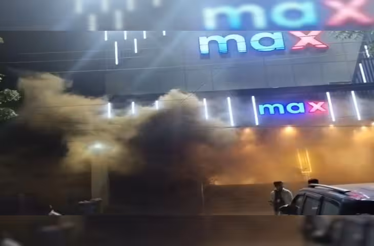 Viral Video: कानपुर के MAX Shopping Mall में अचानक लगी आग, धुएं का गुबार देख मची अफरा-तफरी