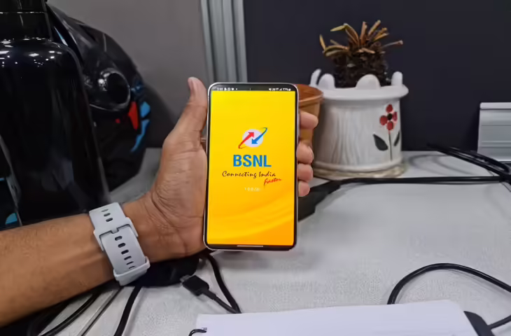 BSNL का नया धमाका: 365 दिन वाला सबसे सस्ता प्लान, कम पैसे में पूरे साल मिलेगी&nbsp;कनेक्टिविटी