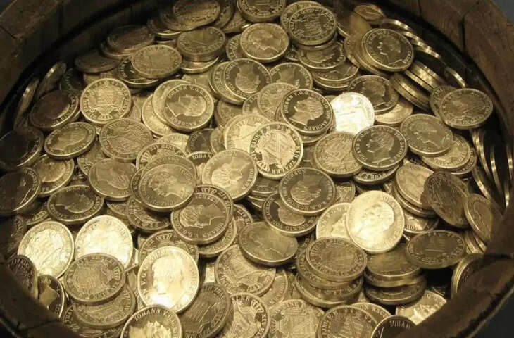 दमोह में खुदाई के दौरान मिला ब्रिटिशकालीन खजाना, 102 चांदी के सिक्के बरामद