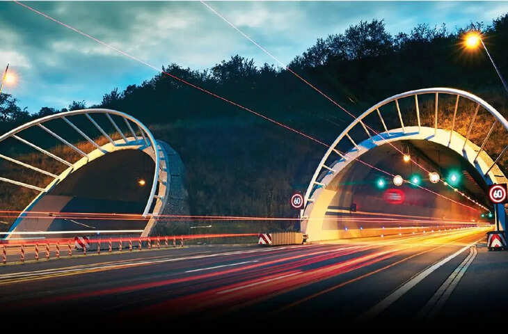 में कई हाईवे और एक्सप्रेसवे बन रहे