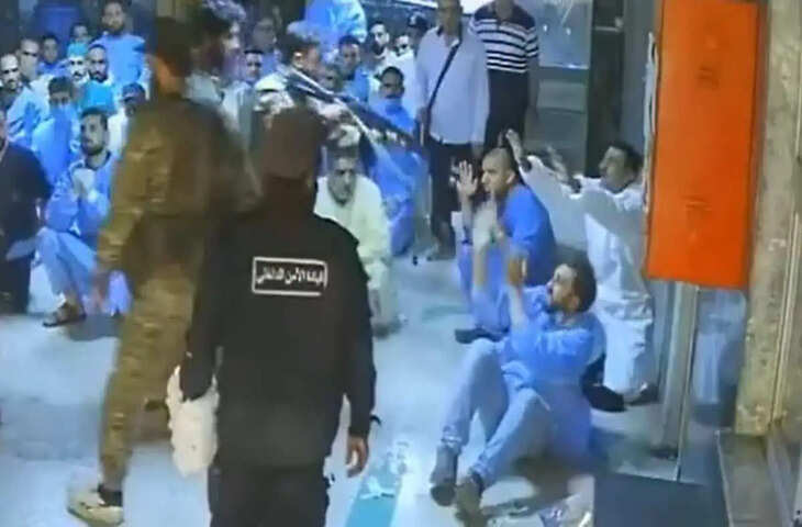 सीरिया के स्वेइदा अस्पताल में मेडिकल वर्कर पर खौफनाक हमला, कैमरे में कैद हुई सेना वर्दीधारी बंदूकधारियों की बर्बरता 