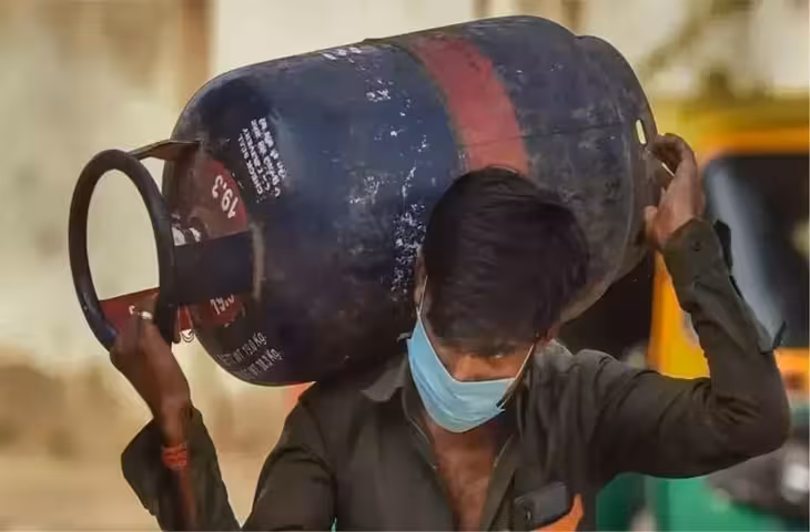 LPG Cylinder Price Today: 14 किलो और 19 किलो का गैस सिलेंडर कितने में मिलेगा? जानें आज के ताजा LPG रेट