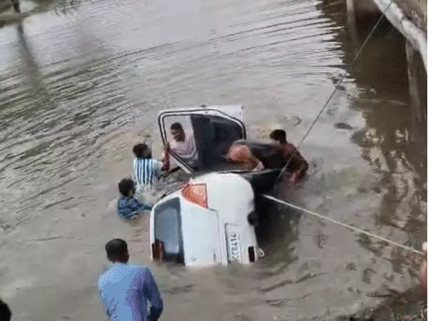 बेटे की शादी की खुशखबरी लाने निकले थे पुजारी, घर पहुंची मौत की खबर; परिवार में पसरा मातम