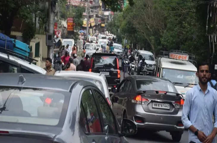 नैनीताल-मसूरी में उमड़ा 'मैदान', हिमाचल में भी भीषण ट्रैफिक जाम छुड़ा रहा पर्यटकों के पसीने
