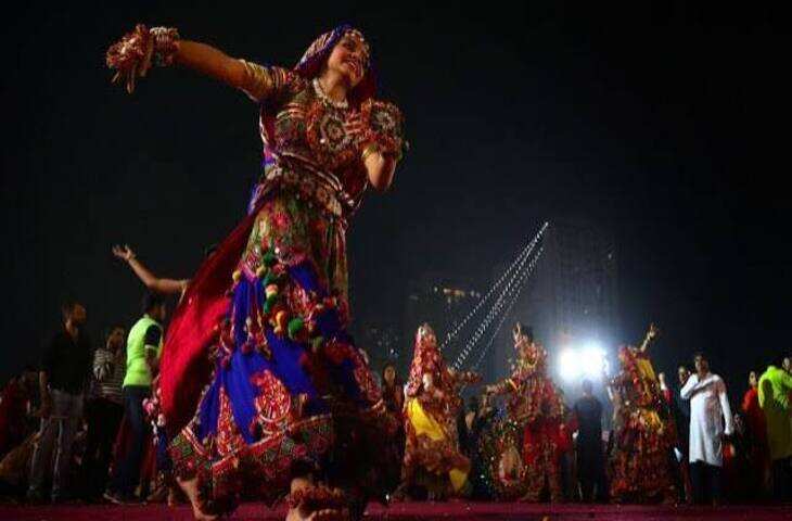 महाराष्ट्र में गरबा-डांडिया को लेकर VHP के नए नियम, वीडियो में जाने मुस्लिमों की एंट्री पर रोक का ऐलान; आधार जांच और तिलक लगाने की शर्त