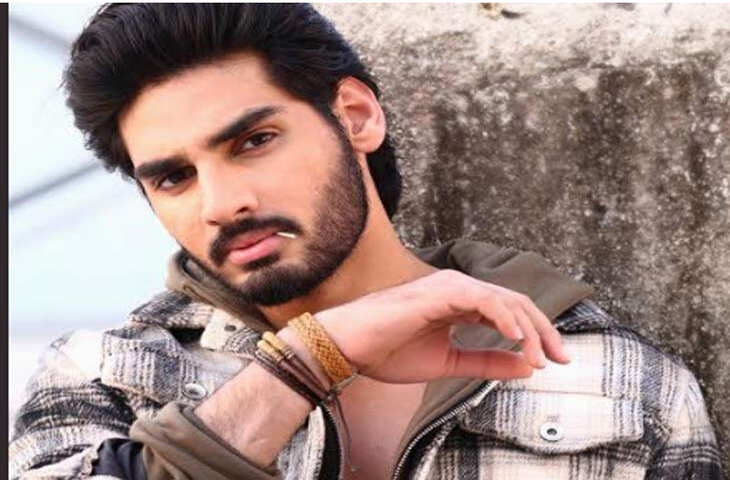 करिश्मा कपूर ने अहान शेट्टी के लिए भेजा शादी का रिश्ता? जानिए वायरल वीडियो का सच!