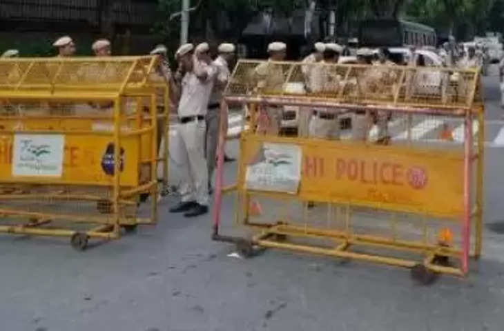 सदर बाजार विस्फोट पीड़ित के परिवार की मदद के लिए Delhi पुलिस और व्यापारियों ने जुटाए डेढ़ लाख रुपये !