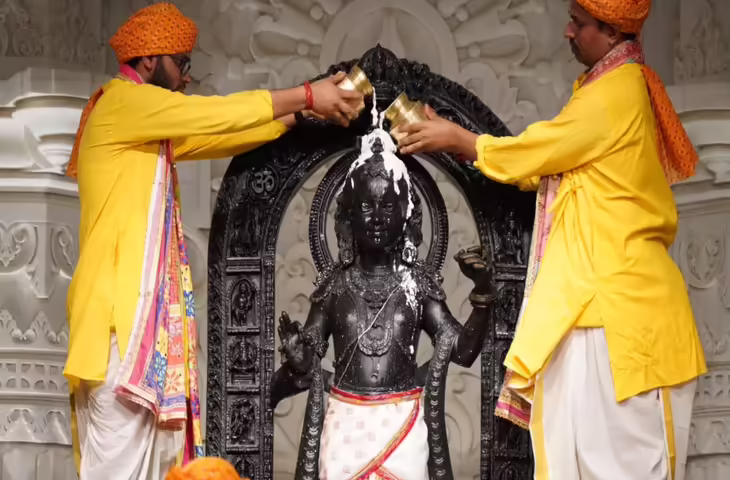 अयोध्या में रामनवमी पर रामलला का सूर्य तिलक, वीडियो में देंखे अभिजीत मुहूर्त में 4 मिनट तक गर्भगृह में पड़ी किरणें