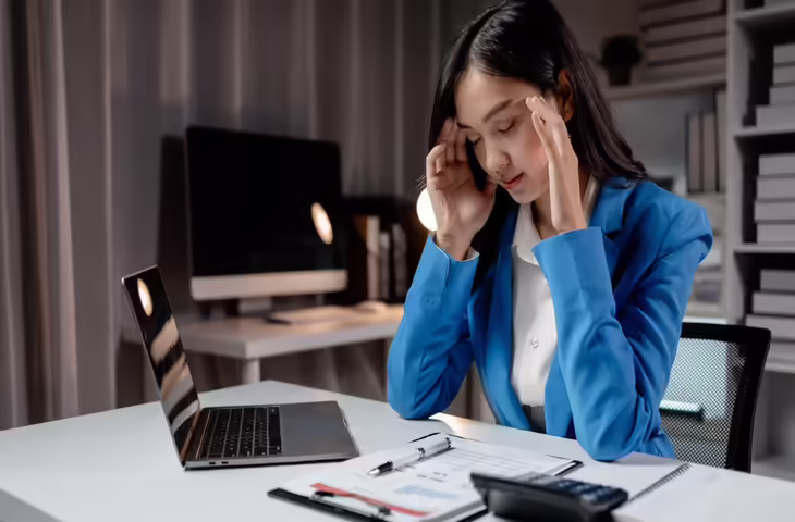 हार्ट की सुरक्षा खतरे में! जाने लॉन्ग वर्किंग आवर्स और देर रात जागने की आदतें कैसे बढ़ाती हैं दिल की बीमारियाँ