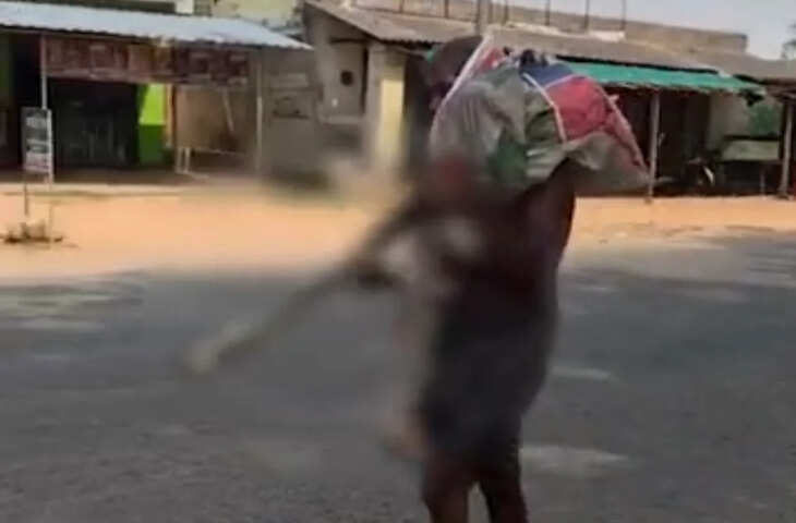 ओडिशा में चौंकाने वाली घटना: मृत बहन का कंकाल लेकर बैंक पहुंचा आदिवासी, वीडियो में देंखे 20 हजार रुपये निकालने की कोशिश