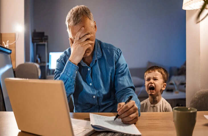 बॉस तबीयत खराब है…पीठ में दर्द होने पर ऑफिस में की बात, 10 मिनट बाद छोड़ दी दुनिया; जानें क्या हुआ