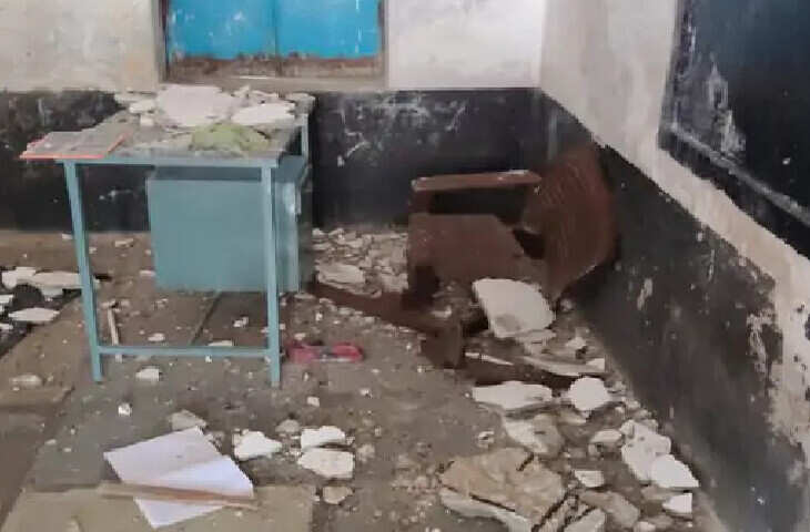उदयपुर के सरकारी स्कूल में क्लासरूम की छत का प्लास्टर गिरा, फुटेज में देंखे 3 बच्चे गंभीर घायल; 32 बच्चे थे मौजूद