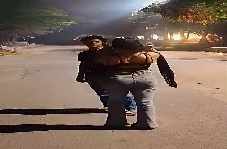 Viral Video: सड़क पर Reel बनाने के लिए कपल ने शुरू किया डांस, देखते ही देखते लग गई गाड़ियों की लाइन