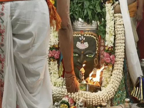 महाकाल मंदिर में भस्म आरती के साथ गूंजा शिव नाम, अलौकिक श्रृंगार के दर्शन को उमड़े श्रद्धालु
