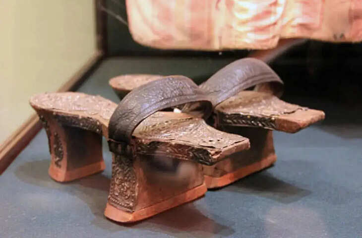 तुतनखामुन की 3,300 साल पुरानी सैंडल: मकबरे की सबसे हैरान करने वाली खोज