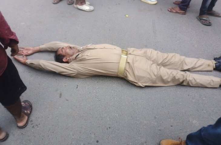 Kannauj: नशे में धुत PRD जवान का सड़क पर हाई वोल्टेज ड्रामा, Video वायरल&nbsp;