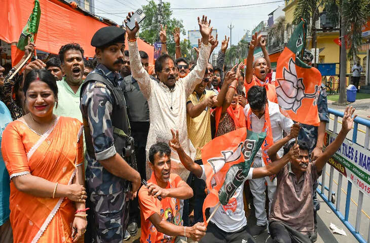 Election Victory Celebration: BJP कार्यकर्ताओं ने Mamata Banerjee के घर के बाहर मनाया जश्न, &lsquo;जय श्री राम&rsquo; से गूंजा इलाका