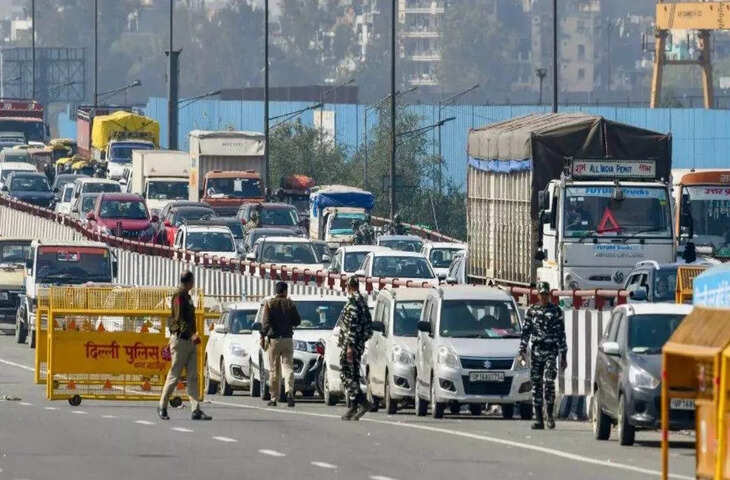 दिल्ली में बढ़ते प्रदूषण के बीच कल से लागू होगा बड़ा नियम,&nbsp;इन वाहनों को नहीं मिलेगा पेट्रोल-डीजल&nbsp;