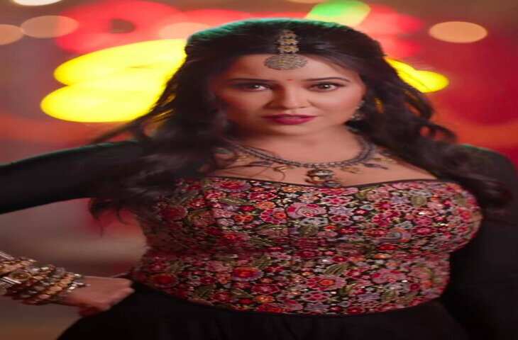 सिंगर अमृता फडणवीस के गरबा मूव्स ने खींचा सबका ध्यान, वीडियो वायरल!&nbsp;