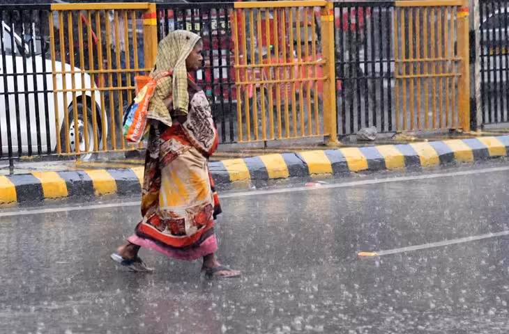 बिहार में कमजोर मानसून के बीच कई जिलों में बारिश के आसार, जानें आज का मौसम