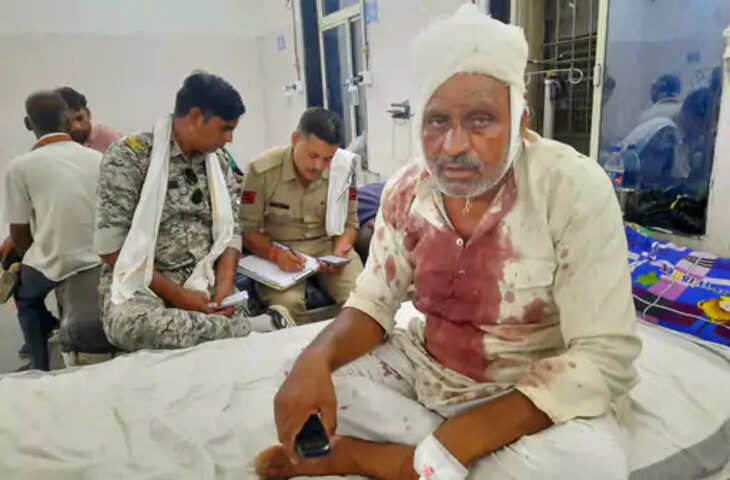 कोर्ट से लौट रहे पिता-पुत्र पर जानलेवा हमला, बीच सड़क लाठी-डंडों से बेरहमी से पीटा