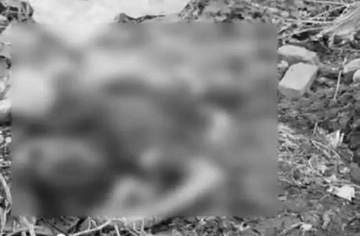 कचरे में दो टुकड़ों में मिला महिला का शव, छतरपुर में शराब पीकर गाली देने पर पड़ोसी ने हत्या की, कुल्हाड़ी से काटकर फेंका, गिरफ्तार