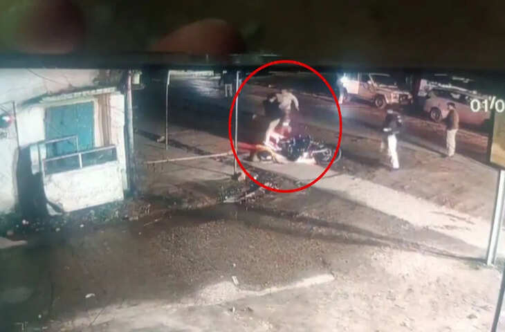 पूर्व पार्षद को बाइक से गिराया, लात-जूतों से पीटा&hellip; मधुबनी पुलिस की बर्रबता का Video, 2 सिपाही सस्पेंड