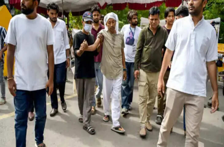 दिल्ली पुलिस ने अनशनरत सोनम वांगचुक को जंतर-मंतर से हटाकर अस्पताल पहुंचाया, अनशन के 21वें दिन हुई बड़ी कार्रवाई
