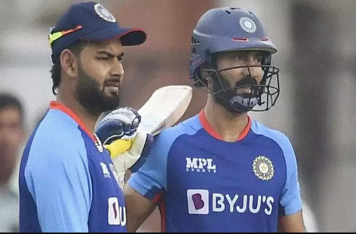 Rishabh Pant vs Dinesh Karthik 111111