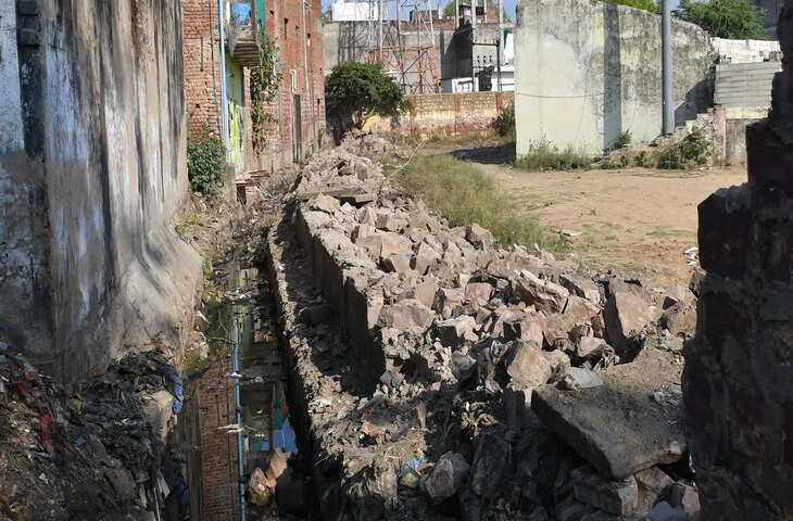 एक करोड़ 99 लाख 857 रुपए का टेंडर, फिर भी नाला सफाई में खानापूर्ति