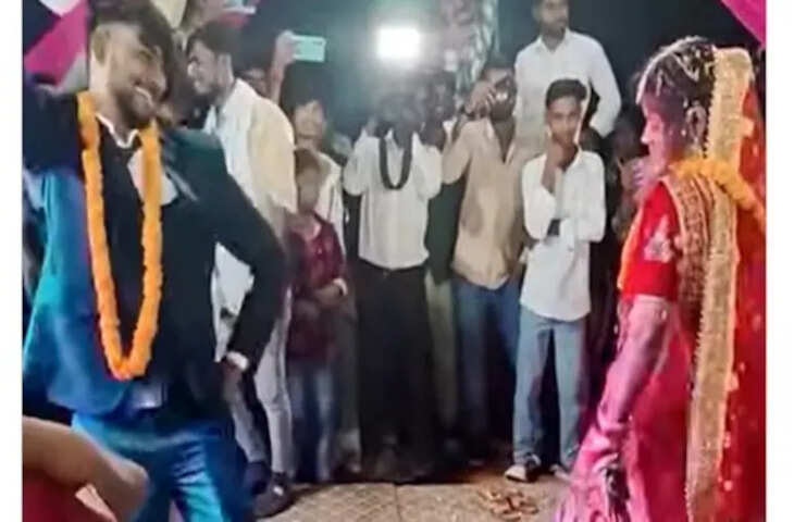 दूल्हा-दुल्हन ने किया भोजपुरी गाने पर कुछ ऐसा डांस, देख कर लोग बोले- ये क्या मजाक है साला