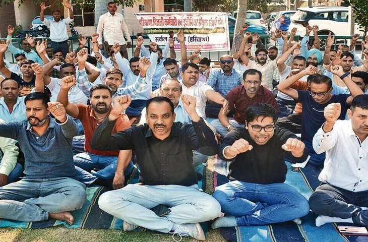 Haryana Power Crisis: हरियाणा में बिजली कर्मचारियों की हड़ताल से संकट, 23 जिलों में सप्लाई प्रभावित; लाखों घरों में अंधेरा