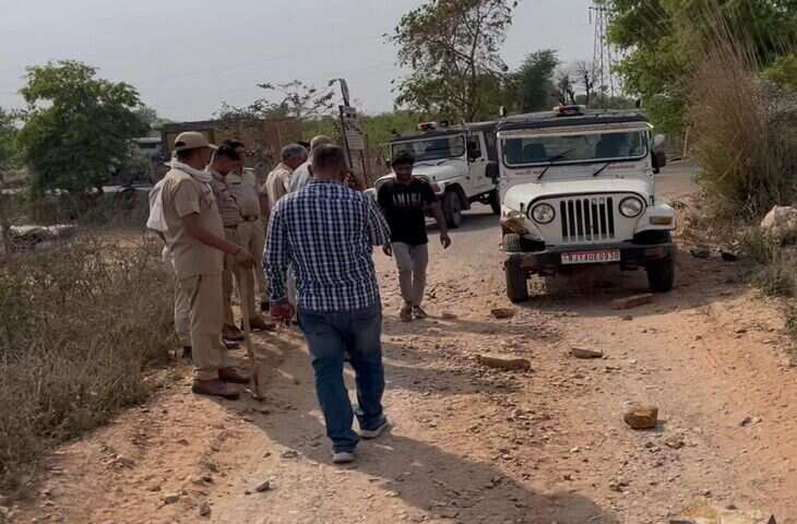 भरतपुर-बंध बारैठा क्षेत्र में खनन माफिया की बेलगाम हरकतें, सुरक्षबलों पर पथराव, वाहन में तोड़फोड़, जवानों पर जानलेवा हमला &nbsp;