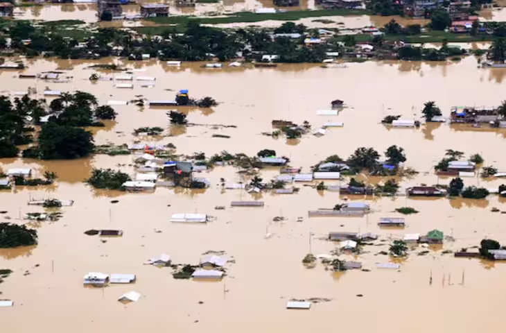 Bihar Flood: बाढ़ प्रभावितों के बीच पहुंचे रंजन सिंह, बोले- राशन सही जगह पहुंचा, रात में पटना के लिए रवाना