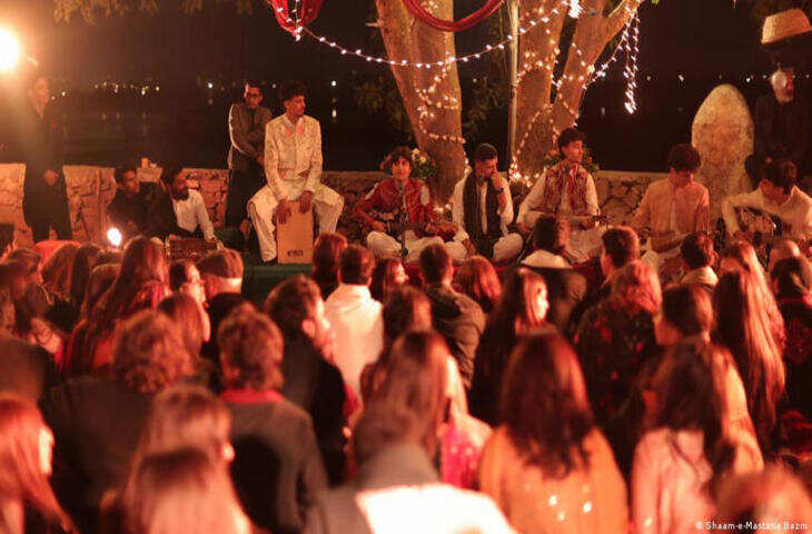 न रिश्तों का दबाव, न रिश्तेदारों की नजर… पाकिस्तान में मस्ती के लिए कर रहे फर्जी निकाह, मुस्लिम देश में क्यों बढ़ रहा ‘फेक वेडिंग’ का ट्रेंड?