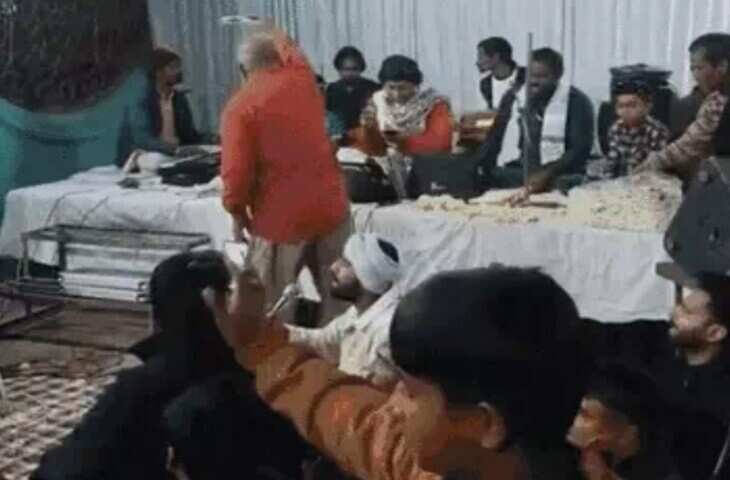 अनुमति दरगाह में चादर चढ़ाने की, कर डाला हनुमान चालीसा का पाठ, उज्जैन में संत ने किया गजब का खेल