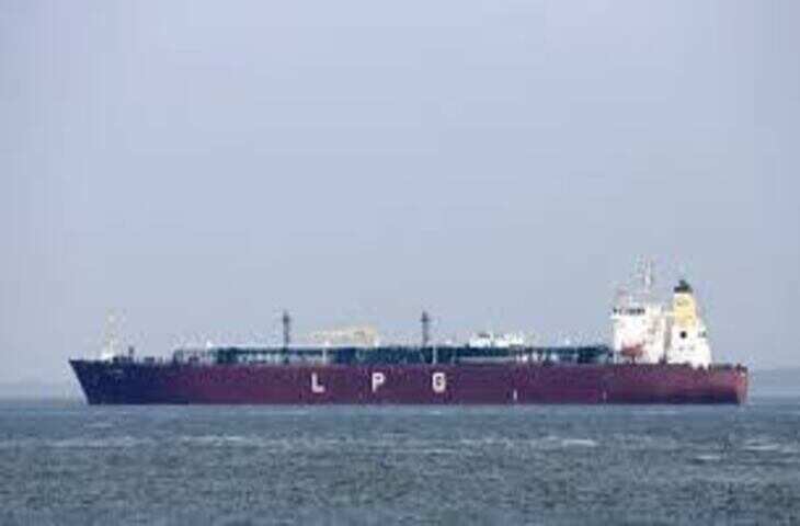 जंग के बीच ईरान की रणनीति, फुटेज में देंखे तेल निर्यात और &lsquo;वॉर टैक्स&rsquo; से बढ़ाई आर्थिक ताकत