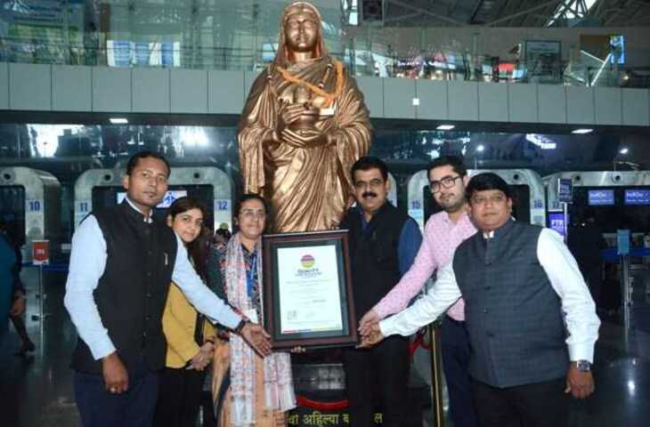 इंदौर एयरपोर्ट डायरेक्टर पर गंभीर आरोप, वीडियो में जाने व्यवहार को लेकर उच्च स्तर पर शिकायत दर्ज