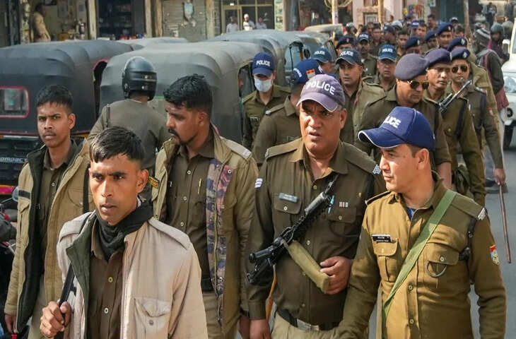 हल्द्वानी में हाई अलर्ट: 400 कांस्टेबल और पीएसी की 3 कंपनियां तैनात, बनभूलपुरा पर आज SC में सुनवाई