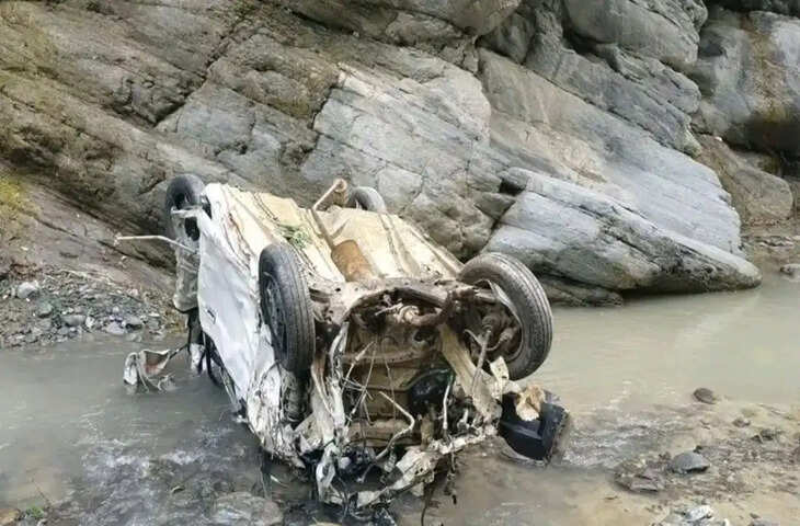 चंबा में दर्दनाक सड़क हादसा: नदी में गिरी ऑल्टो कार, एक ही पंचायत के 4 लोगों की मौत; रेस्क्यू ऑपरेशन जारी