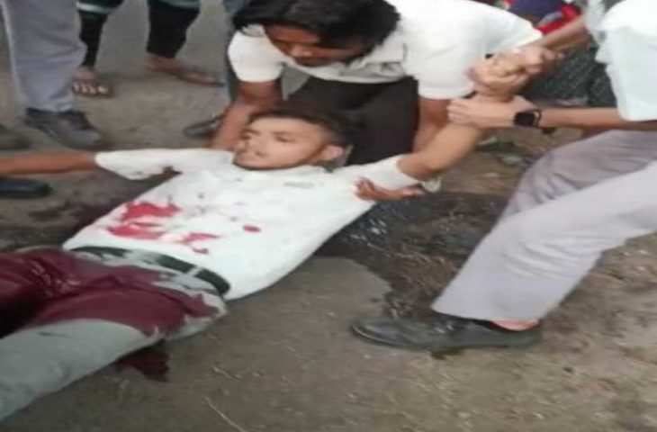 Jamshedpur सडक पर एनटीटीएफ के छात्र पर सांड ने किया हमला, बुरी तरह हुआ जख्मी